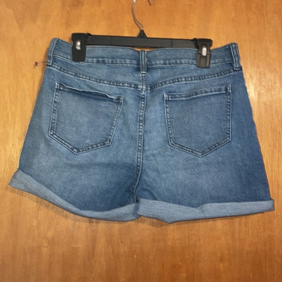 •OLD NAVY•MEDIUM WASH HIGH RISE SWEETHEART 6.5" INSEAM DENIM SHORTS SIZE 10 - Picture 6 of 10